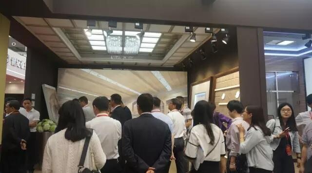 容聲集成吊頂展館內(nèi)人氣爆棚